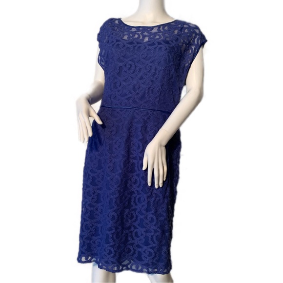 Adrianna Papell Dresses & Skirts - Adrianna Papell royal blue lace sleeveless dress